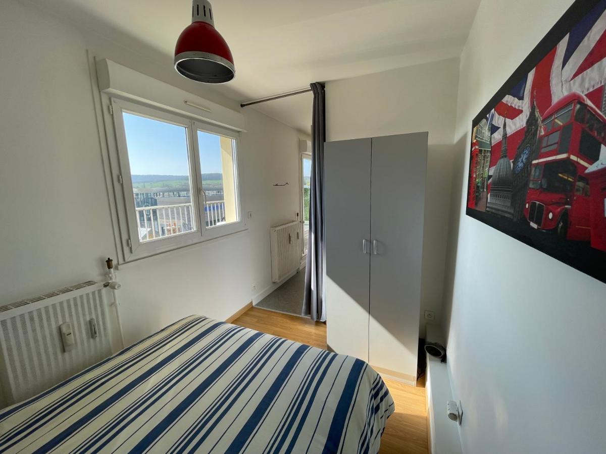 Appartement Chaleureux , Cosy, Bien Equipe Et Bien Place Sedan Exterior photo